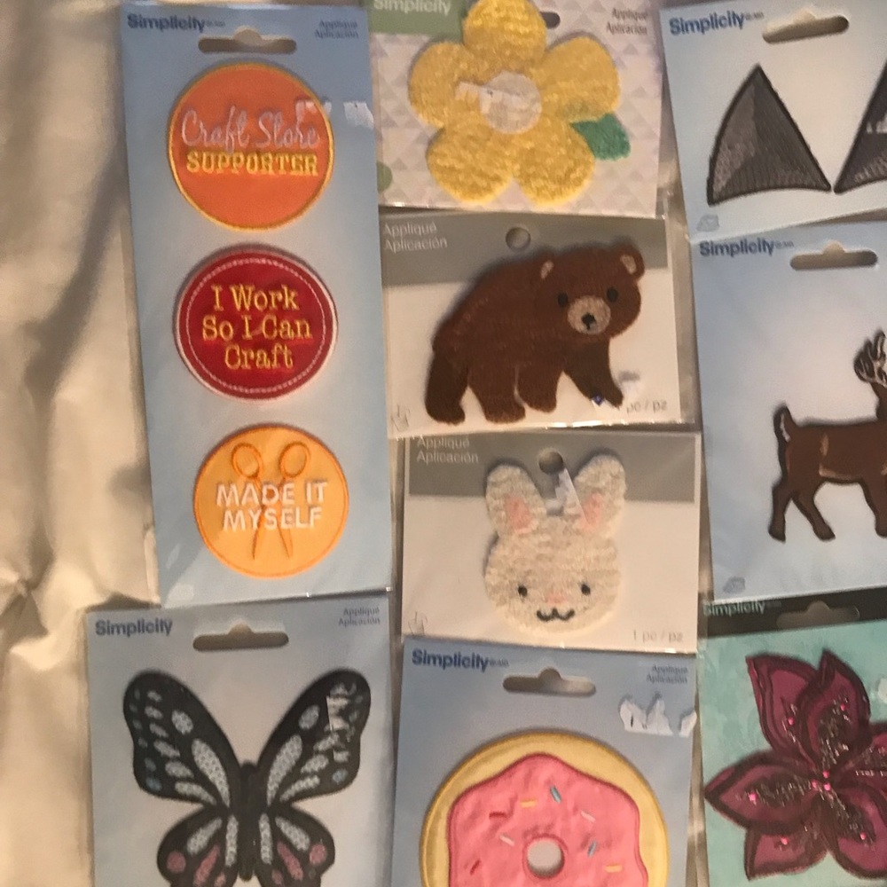 Mixed Iron-On Patches Assortment - Colorful Embroidered Designs lot 50 random - Picture 5 of 10